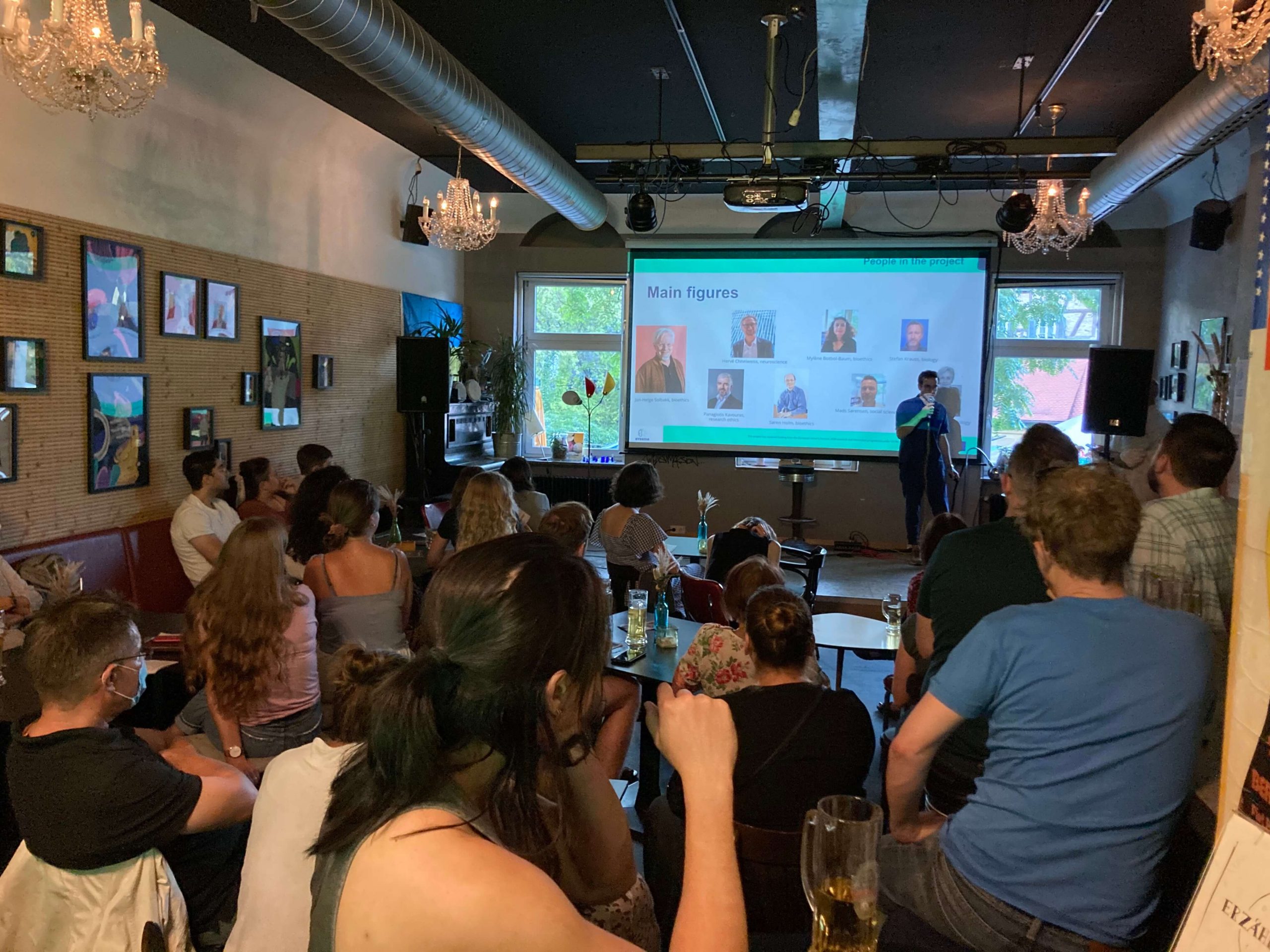 Science Slam im Café Haag Tübingen